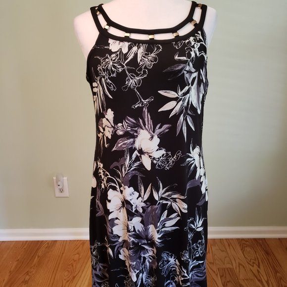 White House Black Market Dresses & Skirts - WHBM floral dress